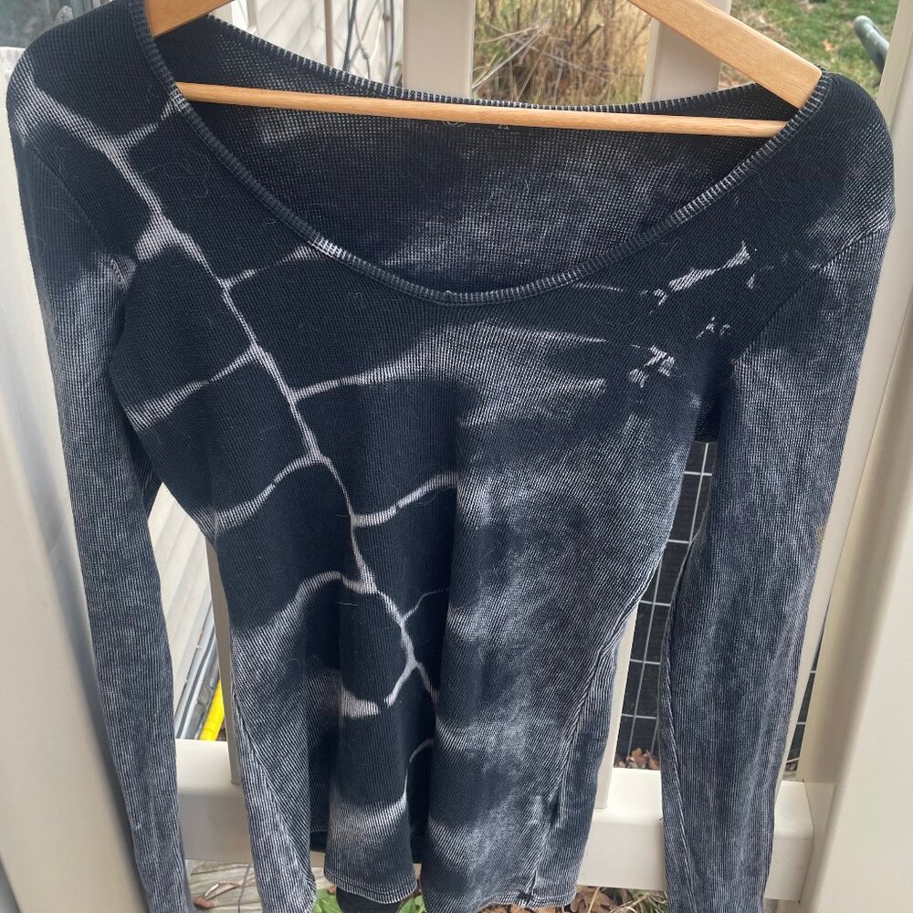 Women's Urban X Size Medium Long-Sleeve Black & Grey Tie Die Tunic - Very Chic!
